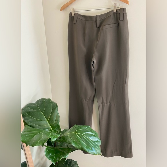 BRAND NEW ⚠️ 100% SILK PAIGE TWO TONE SLACKS - Picture 2 of 3